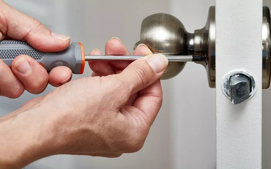 התקנת מנעולים